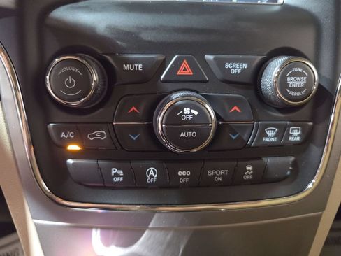 Used 2021 Jeep Grand Cherokee Laredo AWD/4WD image 16