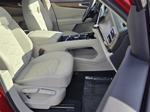 Certified 2025 Volkswagen Atlas SE w/ Black Wheel Package image 17