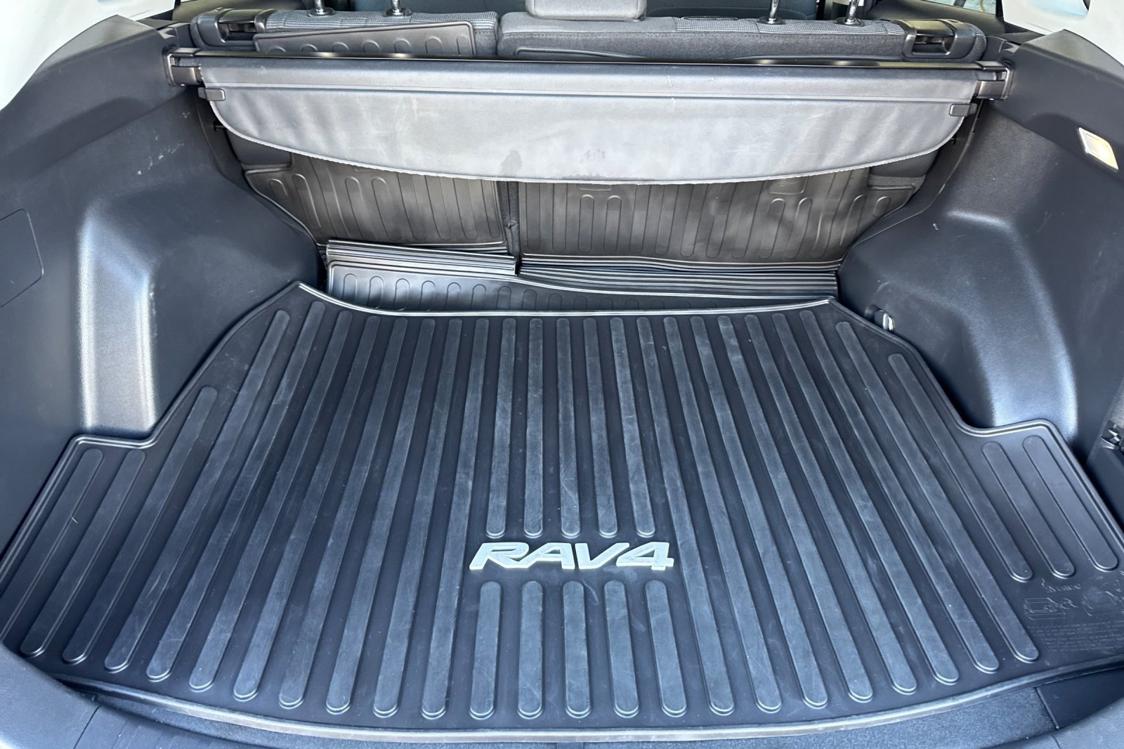 Certified 2022 Toyota RAV4 LE AWD/4WD image 14