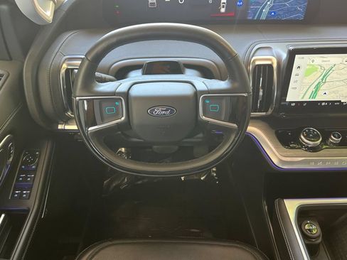Used 2025 Ford Expedition Platinum AWD/4WD image 15