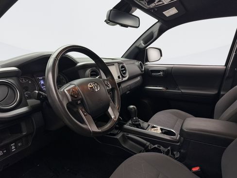 Used 2019 Toyota Tacoma TRD Off-Road image 10
