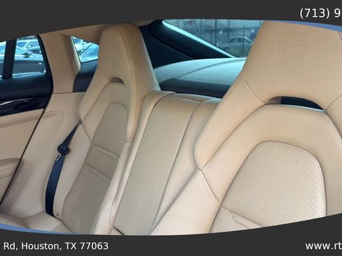 Used 2017 Porsche Panamera image 28