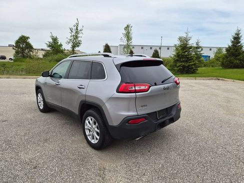 Used 2017 Jeep Cherokee Latitude w/ Cold Weather Group AWD/4WD image 7