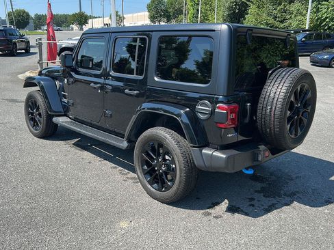 Used 2023 Jeep Wrangler Unlimited Sahara w/ Cold Weather Group AWD/4WD image 3