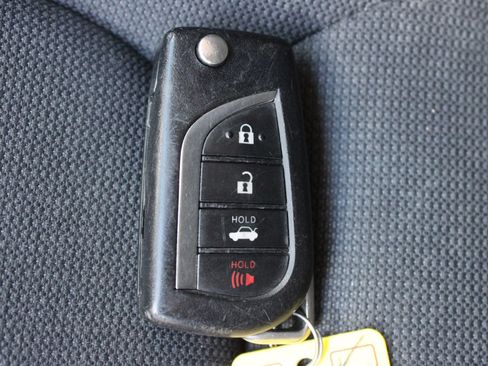 Used 2022 Toyota Corolla LE FWD image 45