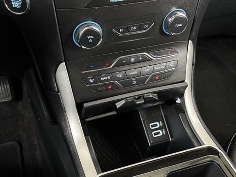 Used 2020 Ford Edge SEL image 21