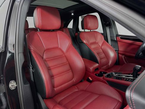 Used 2024 Porsche Macan S image 29