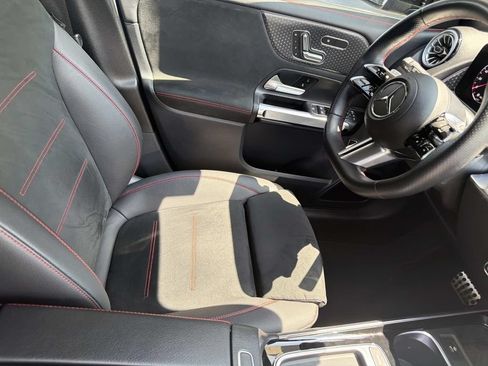 Used 2025 Mercedes-Benz GLB 250 image 11