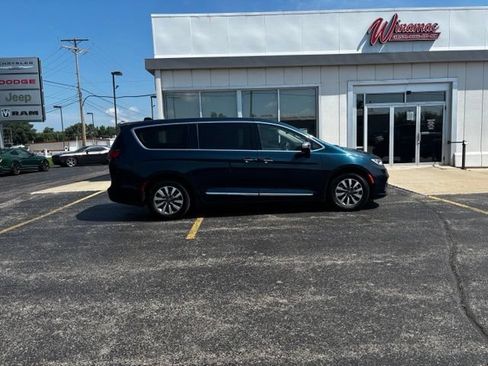 Used 2023 Chrysler Pacifica Limited FWD image 9