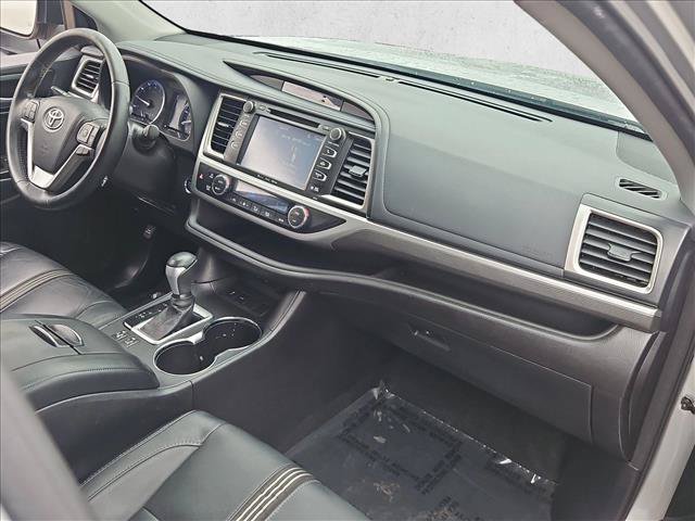 Used 2017 Toyota Highlander SE FWD image 27