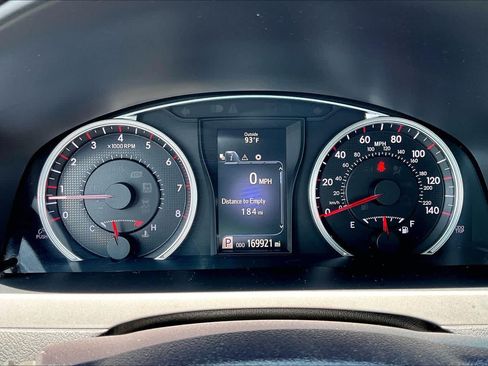Used 2016 Toyota Camry SE FWD image 26