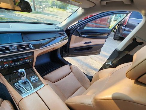 Used 2011 BMW 750Li xDrive AWD/4WD image 35