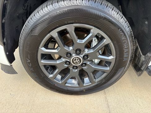 Used 2024 Toyota Sequoia Platinum AWD/4WD image 37