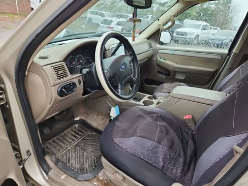 Used 2004 Ford Explorer XLT image 13