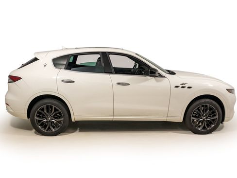 Used 2024 Maserati Levante GT Ultima AWD/4WD image 7
