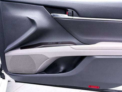 Used 2024 Toyota Camry LE w/ Convenience Package image 32