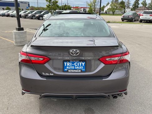 Used 2018 Toyota Camry SE w/ Moonroof Package FWD image 6