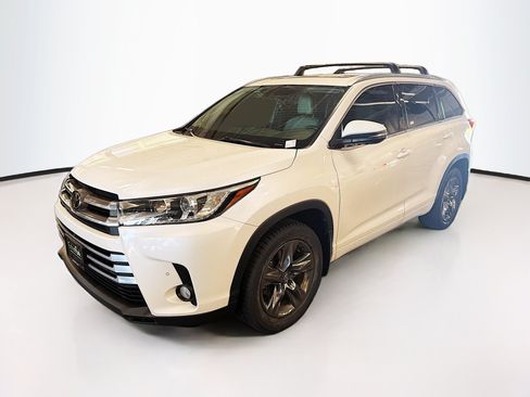 Used 2018 Toyota Highlander Limited Platinum AWD/4WD image 3