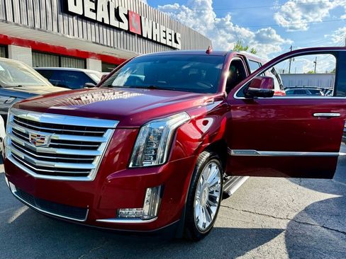 Used 2018 Cadillac Escalade ESV Platinum RWD image 2