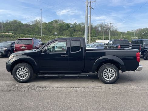 Used 2015 Nissan Frontier SV image 4