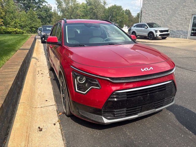 Used 2023 Kia Niro EX Touring FWD image 1