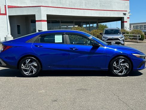 Used 2025 Hyundai Elantra Sport FWD image 6