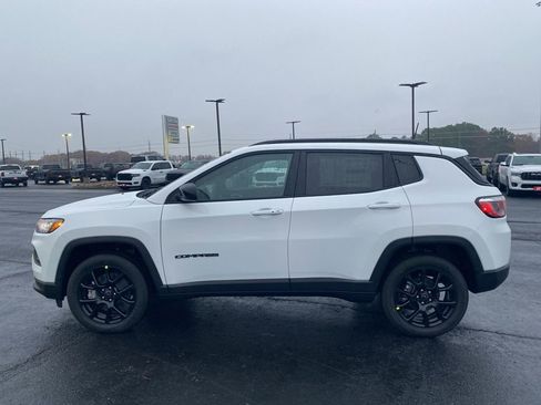 New 2026 Jeep Compass Latitude image 4