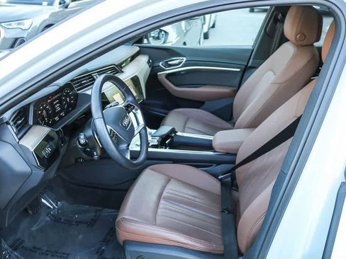 Used 2024 Audi Q8 e-tron Premium Plus image 19