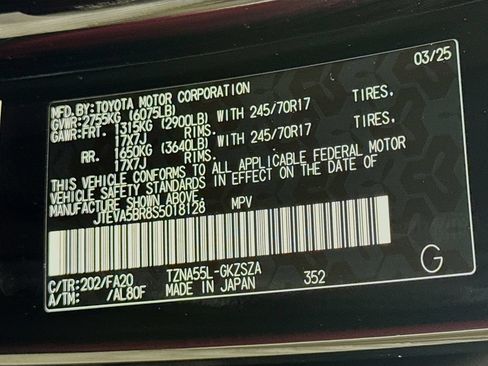 Used 2025 Toyota 4Runner SR5 AWD/4WD image 16