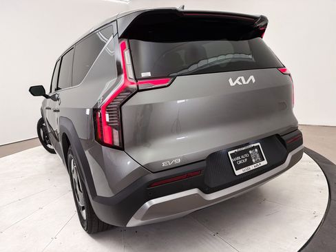Used 2024 Kia EV9 Light Long Range RWD image 9