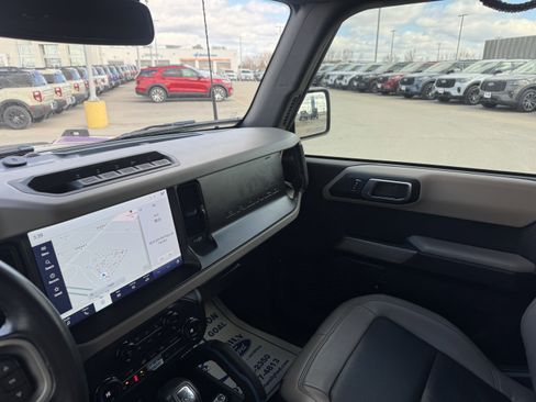 Used 2023 Ford Bronco Wildtrak image 13