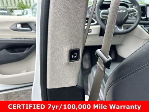 Used 2022 Chrysler Pacifica Touring-L AWD/4WD image 19