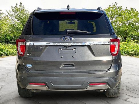 Used 2019 Ford Explorer XLT FWD image 5