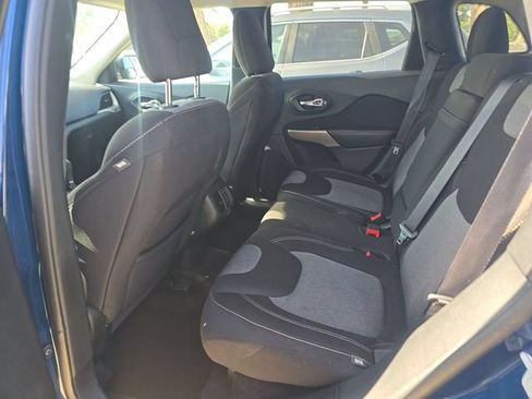 Used 2018 Jeep Cherokee Latitude AWD/4WD image 8
