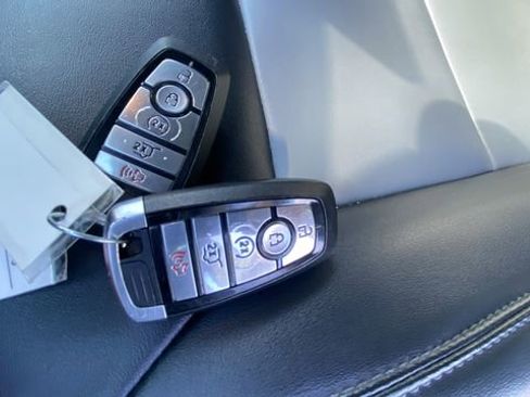 Used 2022 Ford Explorer XLT w/ Equipment Group 202A AWD/4WD image 33