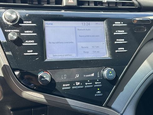 Used 2019 Toyota Camry image 19