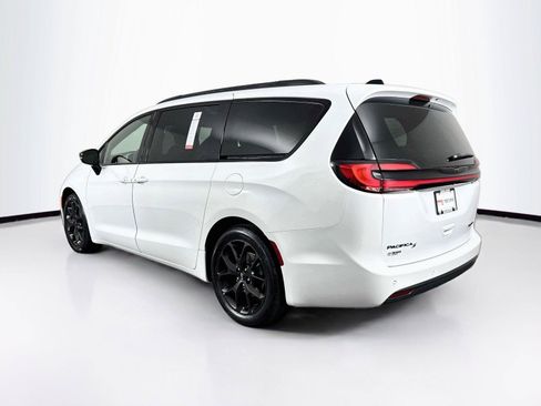 Used 2025 Chrysler Pacifica Limited FWD image 13