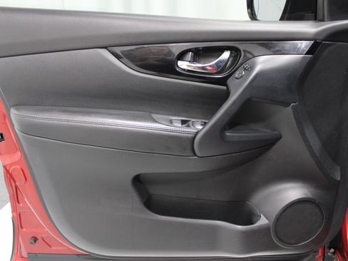 Used 2021 Nissan Rogue Sport SV FWD image 11