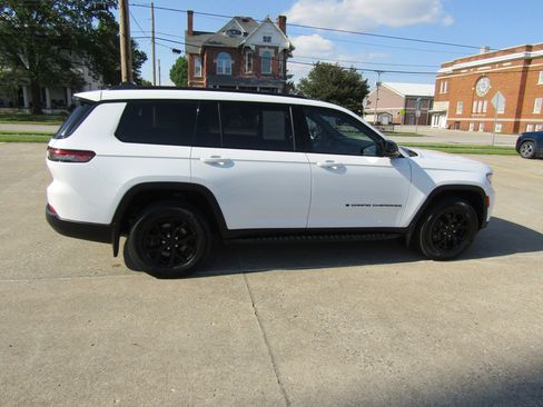 Used 2023 Jeep Grand Cherokee L Laredo AWD/4WD image 2