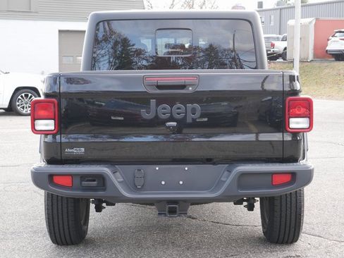 Used 2022 Jeep Gladiator Sport image 5