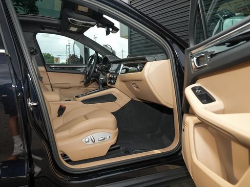 Certified 2026 Porsche Macan AWD/4WD image 35