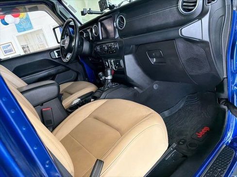 Used 2018 Jeep Wrangler Unlimited Sahara w/ Dual Top Group AWD/4WD image 13