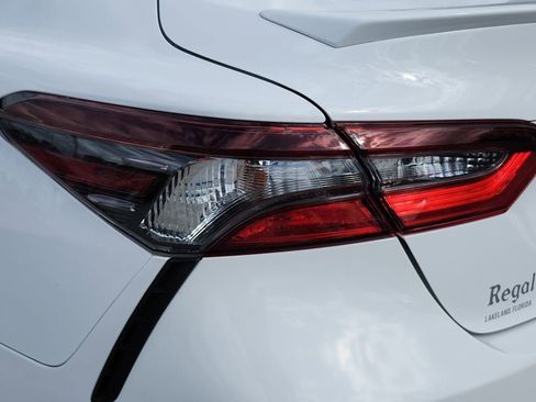 Used 2021 Toyota Camry SE FWD image 10