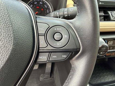 Used 2022 Toyota RAV4 XLE Premium FWD image 29