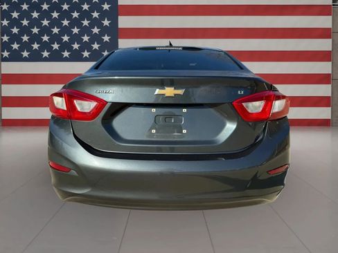 Used 2017 Chevrolet Cruze LT FWD image 8