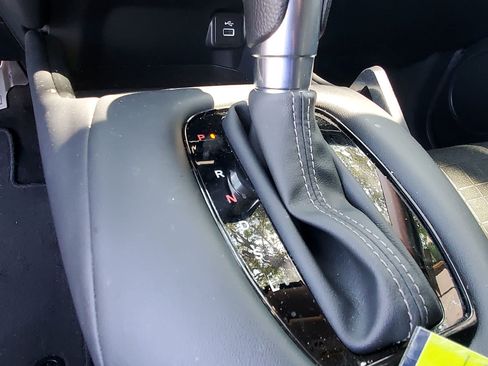 Used 2025 Honda HR-V LX image 16