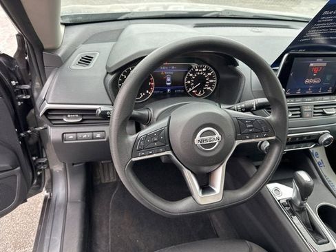 Used 2022 Nissan Altima 2.5 SV image 13
