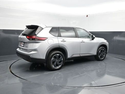 Used 2025 Nissan Rogue SV AWD/4WD image 9