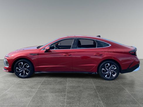 Used 2025 Hyundai Sonata SEL FWD image 2
