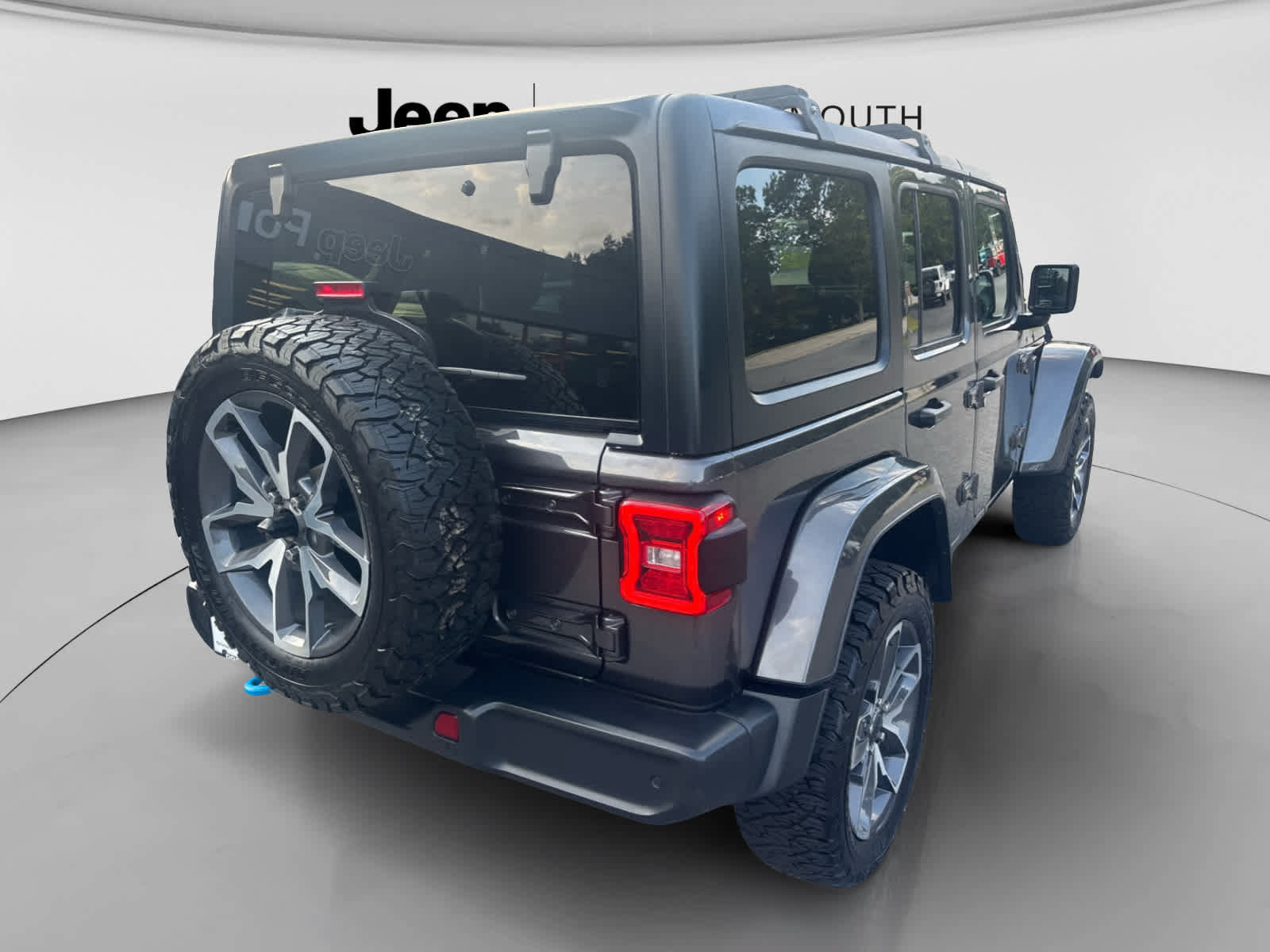 Used 2024 Jeep Wrangler Unlimited w/ Convenience Group AWD/4WD image 7